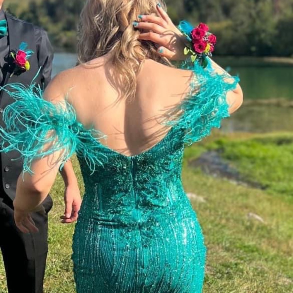 Portia & Scarlett size 4